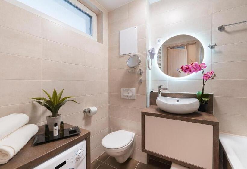 Апартаменты 1 Спальня Нижний Этаж, Sunset Resort Lakeside Apartment