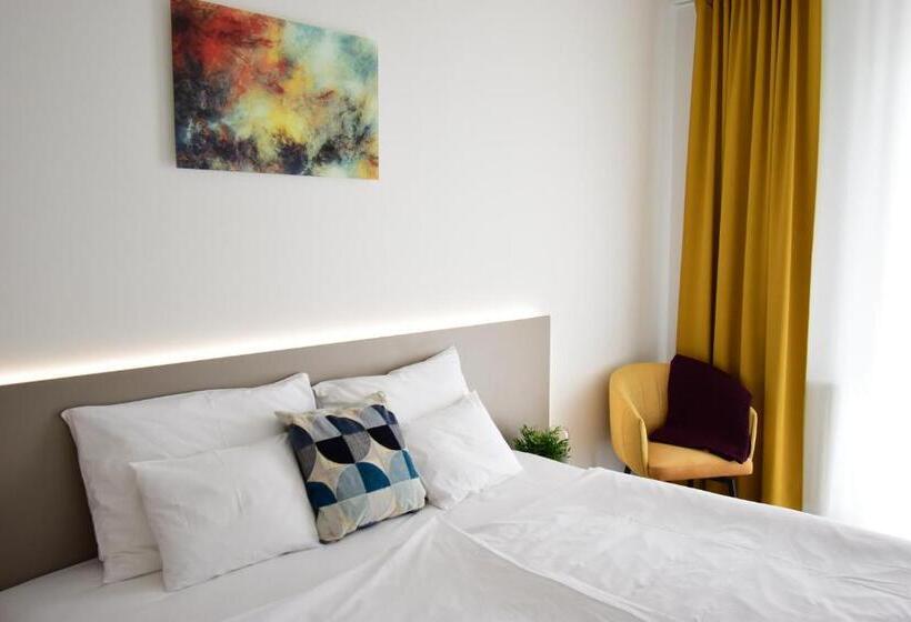 Апартаменты 1 Спальня с Террасой, Sunset Resort Lakeside Apartment