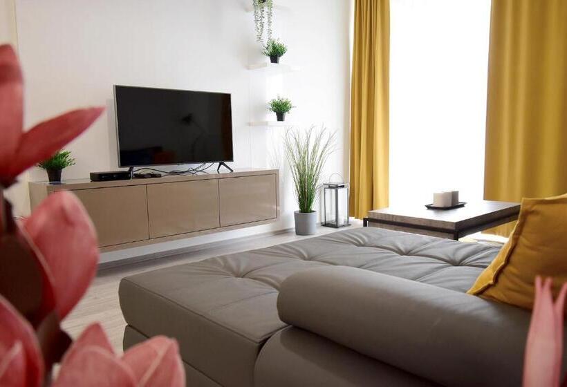 Апартаменты 1 Спальня с Террасой, Sunset Resort Lakeside Apartment