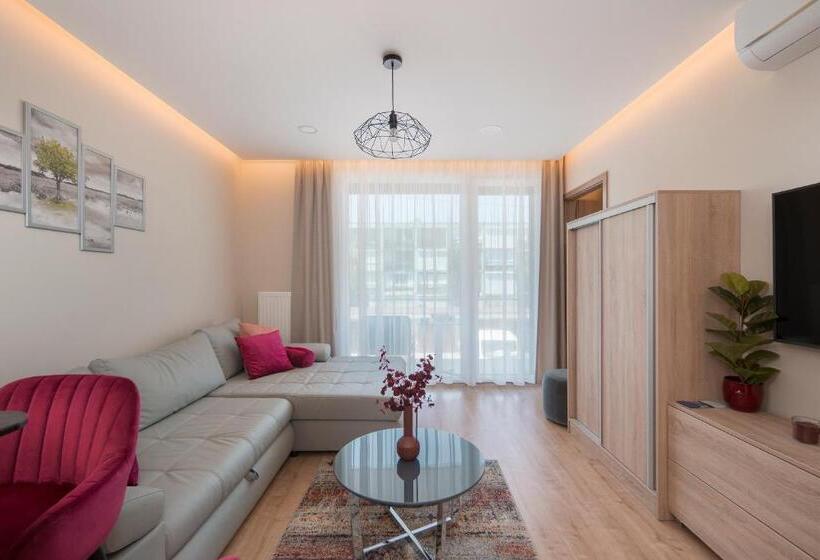 Апартаменты 1 Спальня с Террасой, Sunset Resort Lakeside Apartment