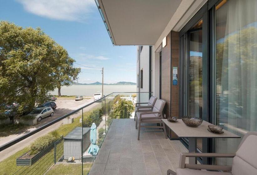 Апартаменты 1 Спальня с Террасой, Sunset Resort Lakeside Apartment