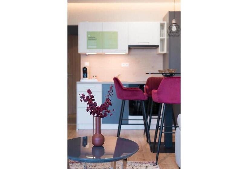 Апартаменты 1 Спальня с Террасой, Sunset Resort Lakeside Apartment