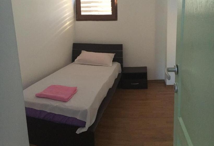 Habitació Triple Estàndard, Hostel Cazino Sud