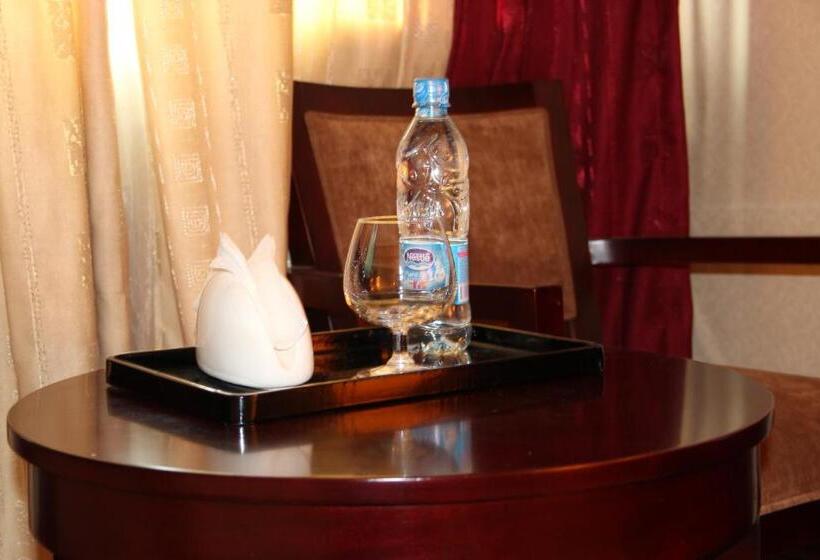 Habitació Estàndard, Hamkor