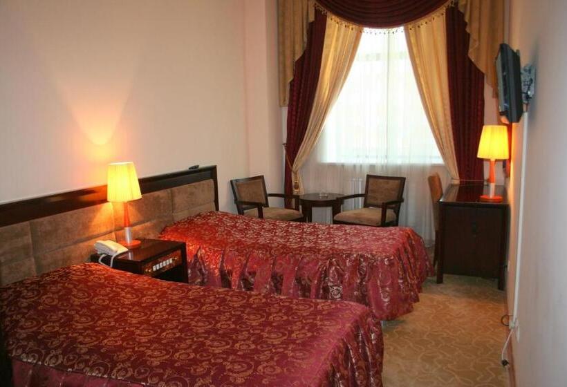 Habitació Estàndard, Hamkor