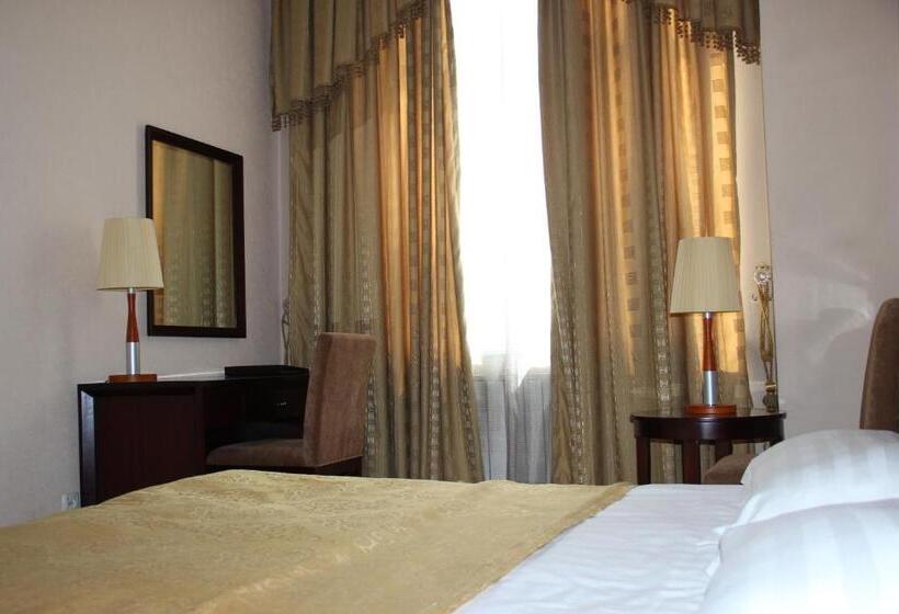 Habitació Estàndard, Hamkor