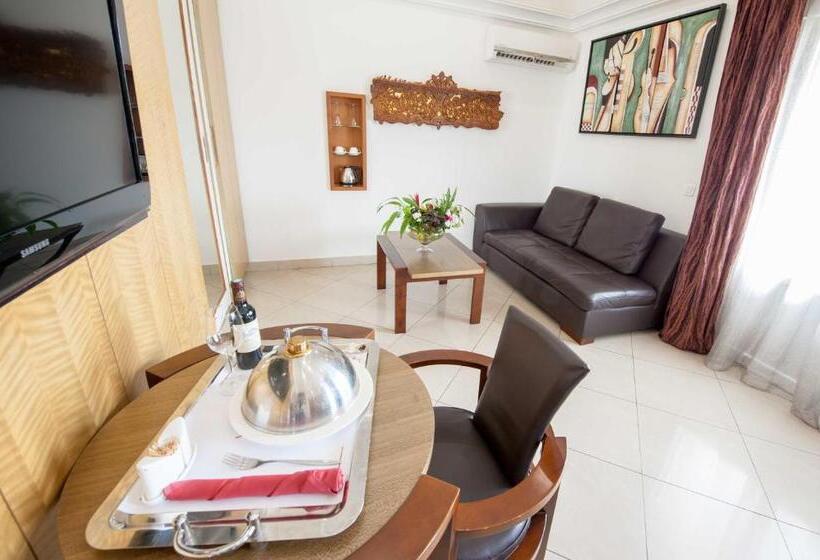 سوییت با چشم‌انداز استخر, Nomad Suites Residence