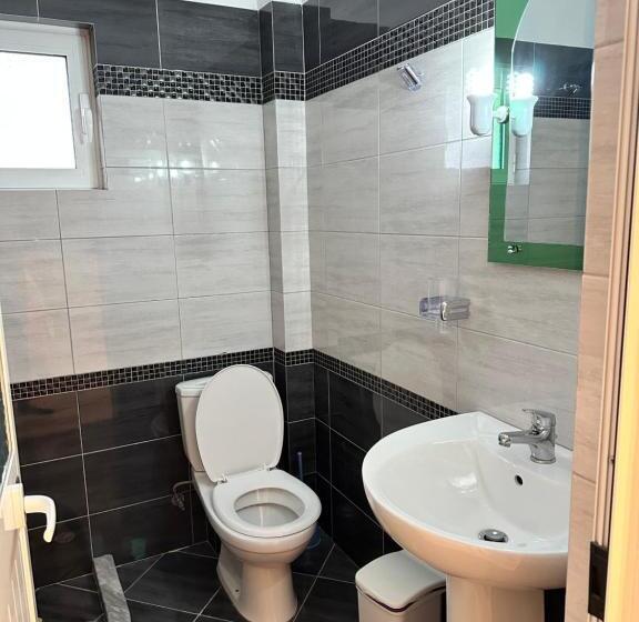 اتاق استاندارد چهار تخته با چشم‌انداز دریا, Sunshine Guesthouse Dhermi