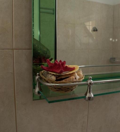 اتاق سه نفره دلوکس با چشم‌انداز دریا, Sunshine Guesthouse Dhermi