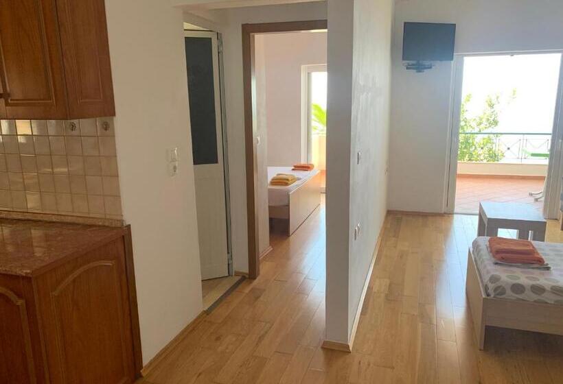 اتاق سه نفره دلوکس با چشم‌انداز دریا, Sunshine Guesthouse Dhermi