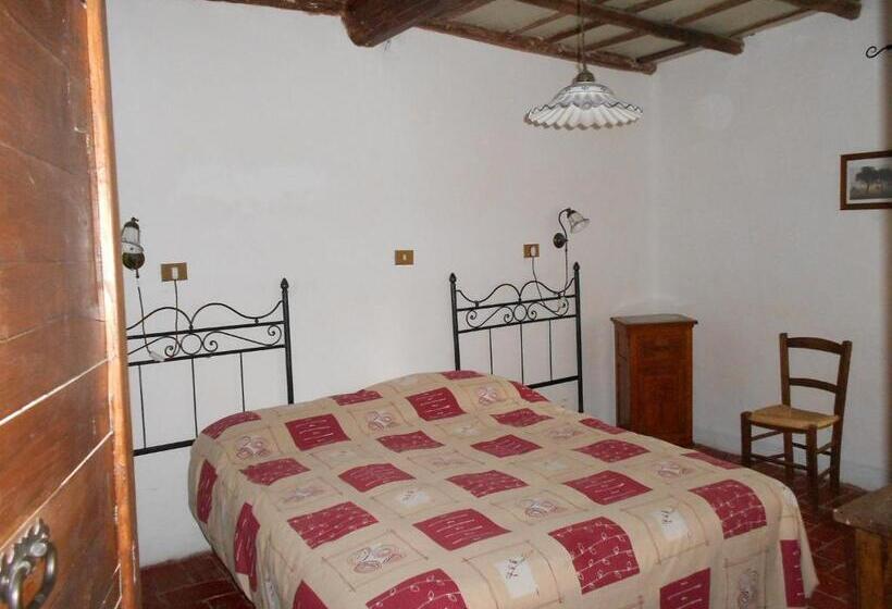 آپارتمان یک خوابه با دری مشترک که هال را جدا می کند., La Meridiana Strana