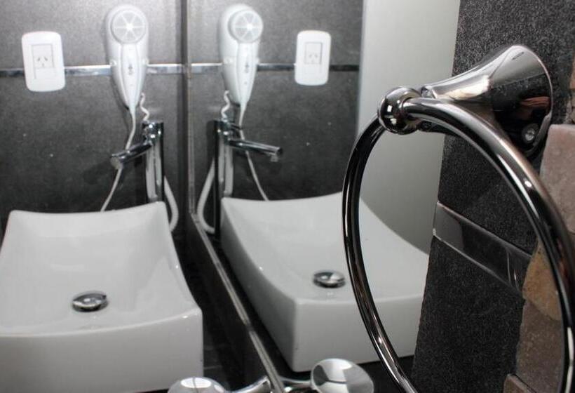 اتاق استاندارد یک نفره, Identidad