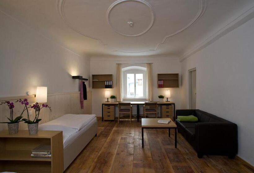 غرفة قياسية, Kolping Hallein