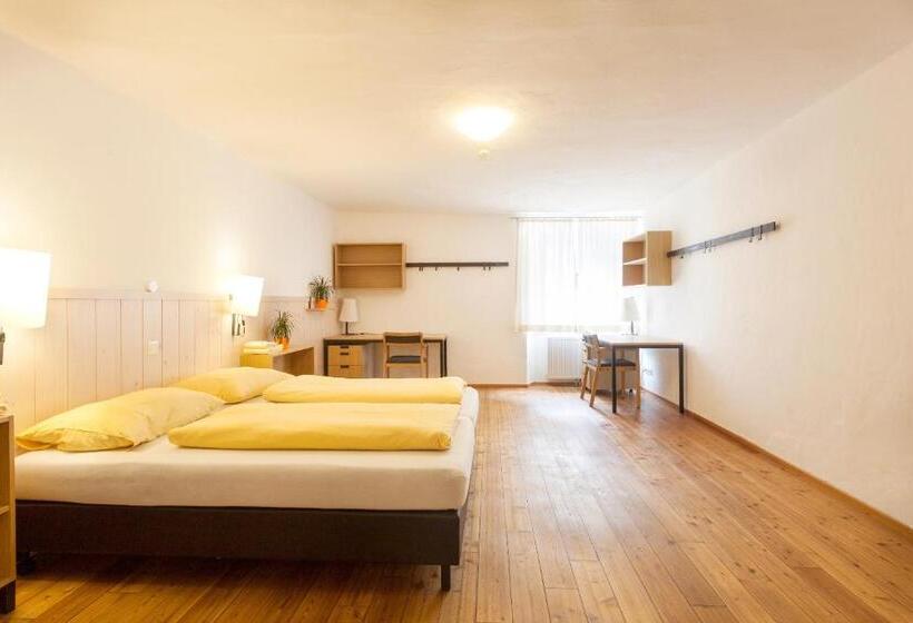 Номер Стандарт, Kolping Hallein