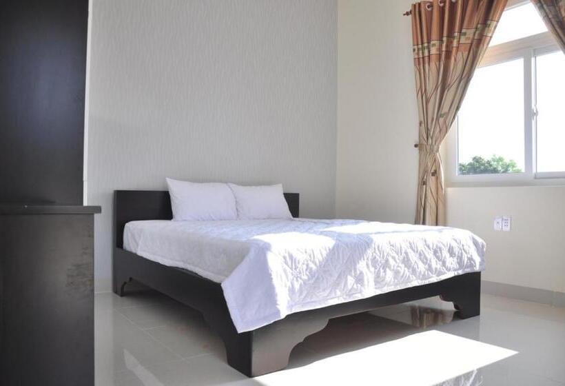 اتاق لوکس, Tan Duy