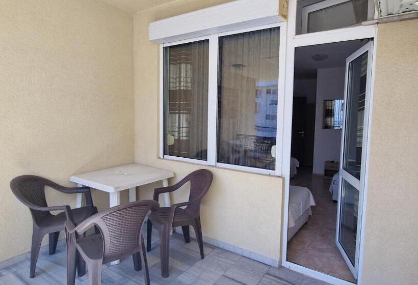 חדר סטנדרט לשלושה, Guest House Maggy