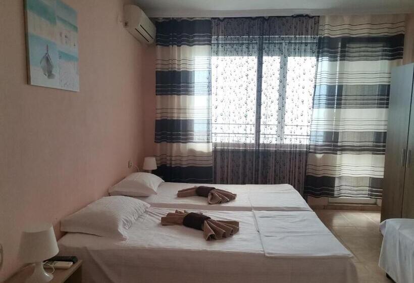 Triple Room Sea View, Guest House Maggy