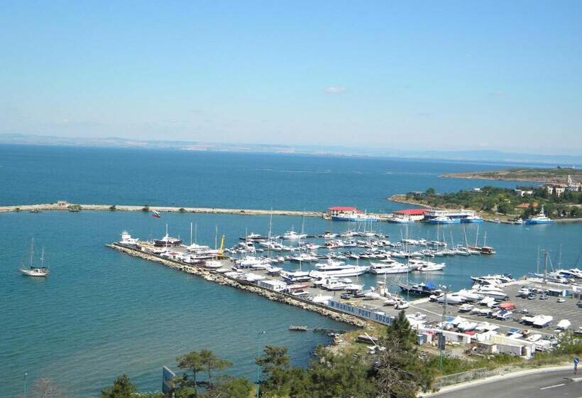 Triple Room Sea View, Guest House Maggy