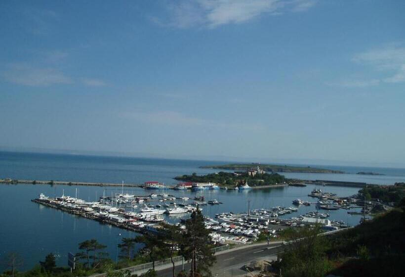 Triple Room Sea View, Guest House Maggy