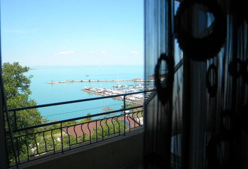 Triple Room Sea View, Guest House Maggy