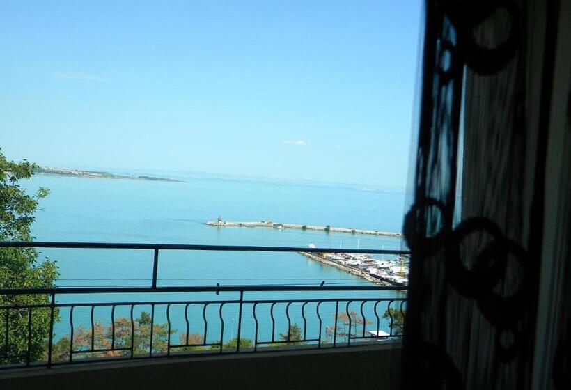 Triple Room Sea View, Guest House Maggy