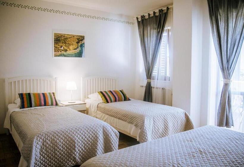 اتاق استاندارد چهار تخته با چشم‌انداز دریا, Guesthouse Green Istria