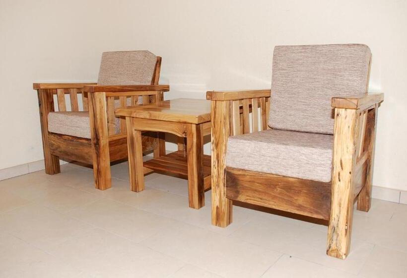 بانگلوی استاندارد, Resort Balkis