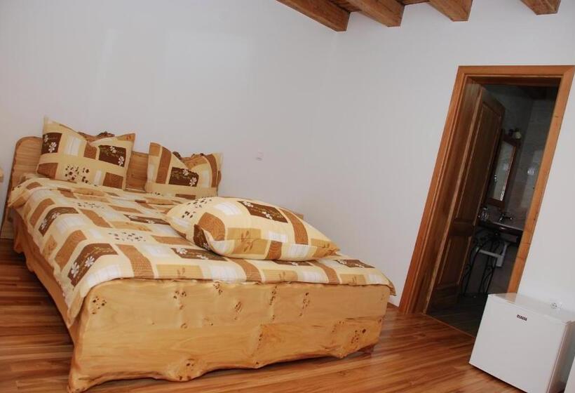 بانگلوی استاندارد, Resort Balkis