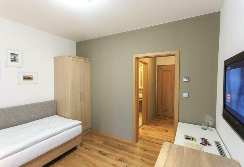 Номер Deluxe Одноместный, A Restaurace U Vychopňů