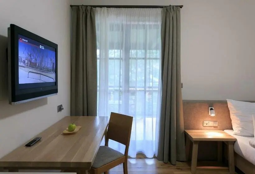 Deluxe Yhden Hengen Huone, A Restaurace U Vychopňů