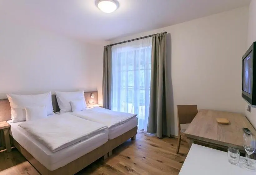 Standard-huone Parveke, A Restaurace U Vychopňů