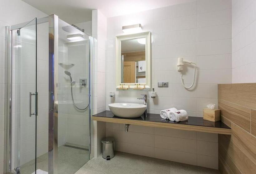 Номер Стандарт, A Restaurace U Vychopňů