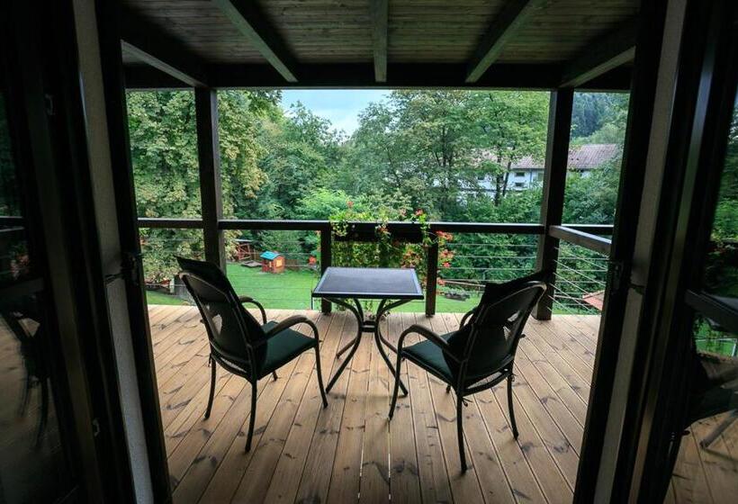 Люкс с Балконом, A Restaurace U Vychopňů