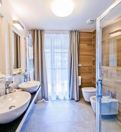 Люкс с Балконом, A Restaurace U Vychopňů