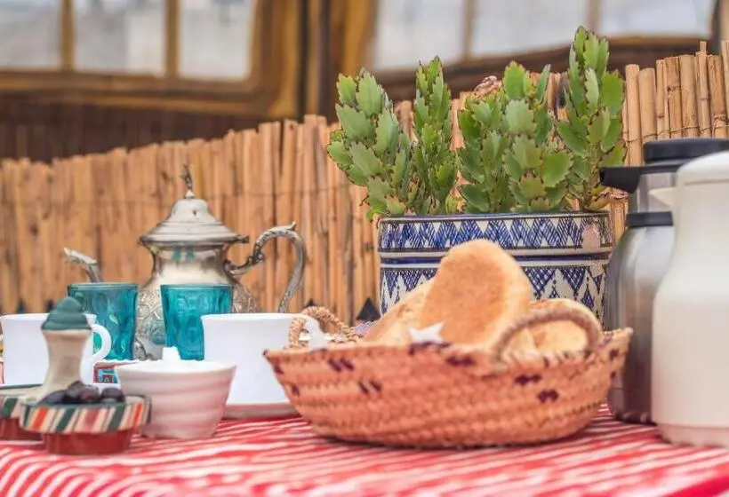تختخواب در اتاق مشترک, Riad Dari