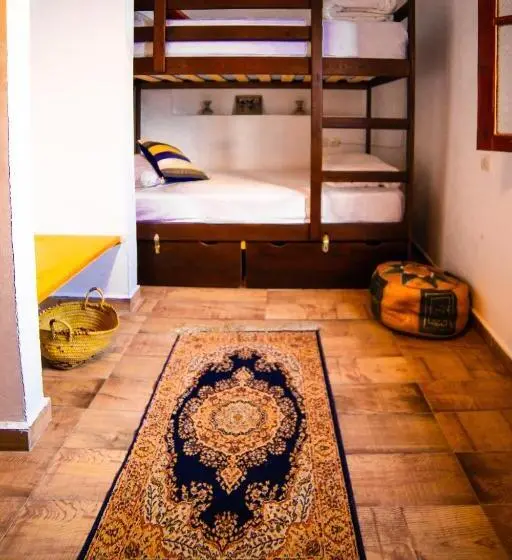 تختخواب در اتاق مشترک, Riad Dari