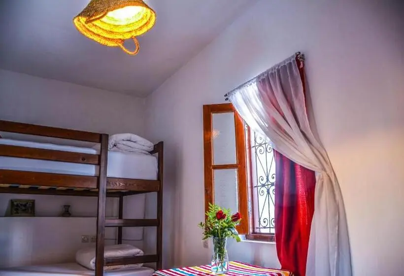 تختخواب در اتاق مشترک, Riad Dari