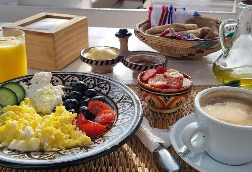 تختخواب در اتاق مشترک, Riad Dari