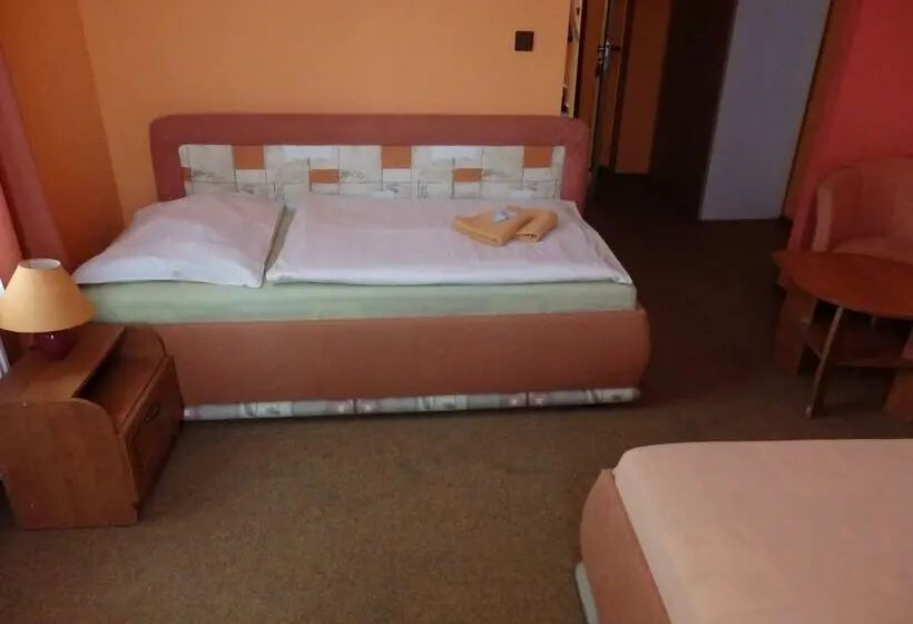 Standard Kolmen Hengen Huone, Zlatý Kříž