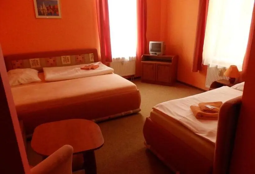 Standard Kolmen Hengen Huone, Zlatý Kříž