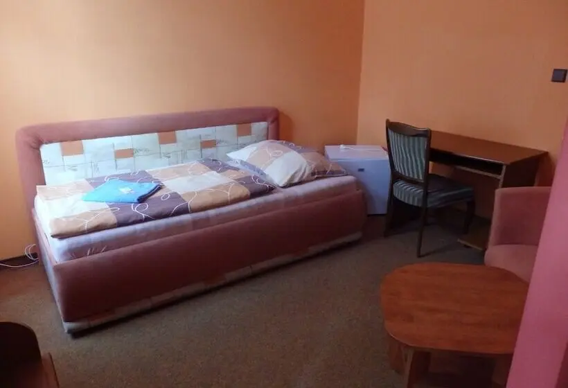 Standard Yhden Hengen Huone, Zlatý Kříž