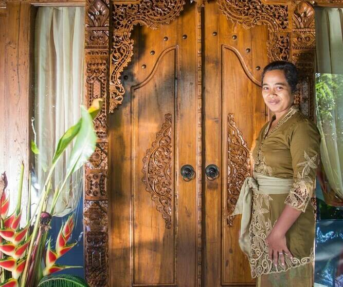 סוויטה, Alassari Plantation