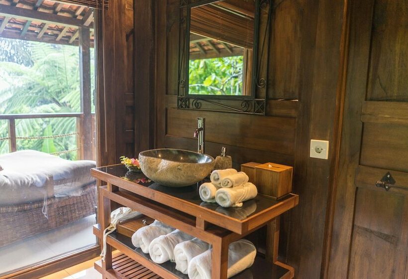 סוויטה, Alassari Plantation