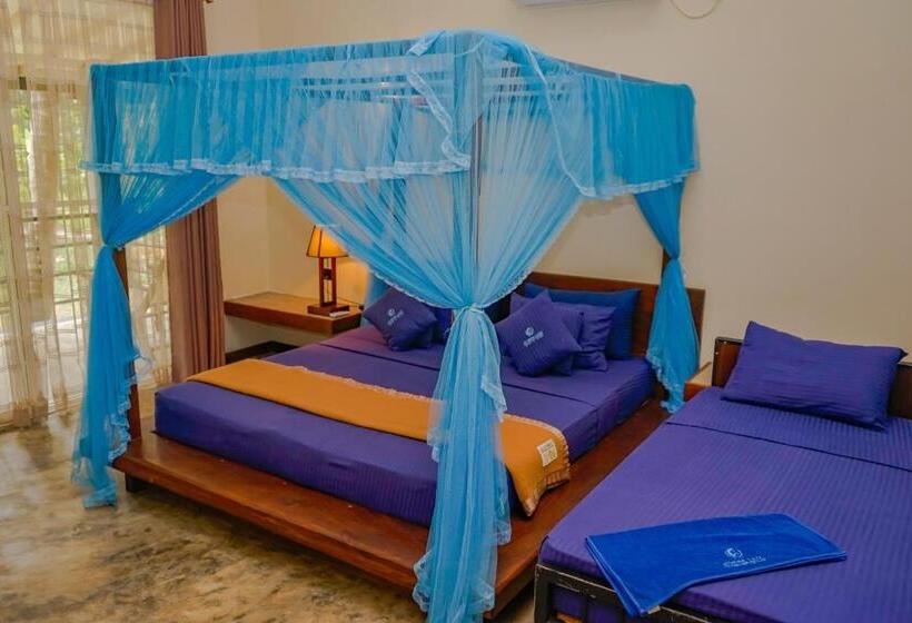 Camera Tripla Deluxe, Athena Lake By Seedevi