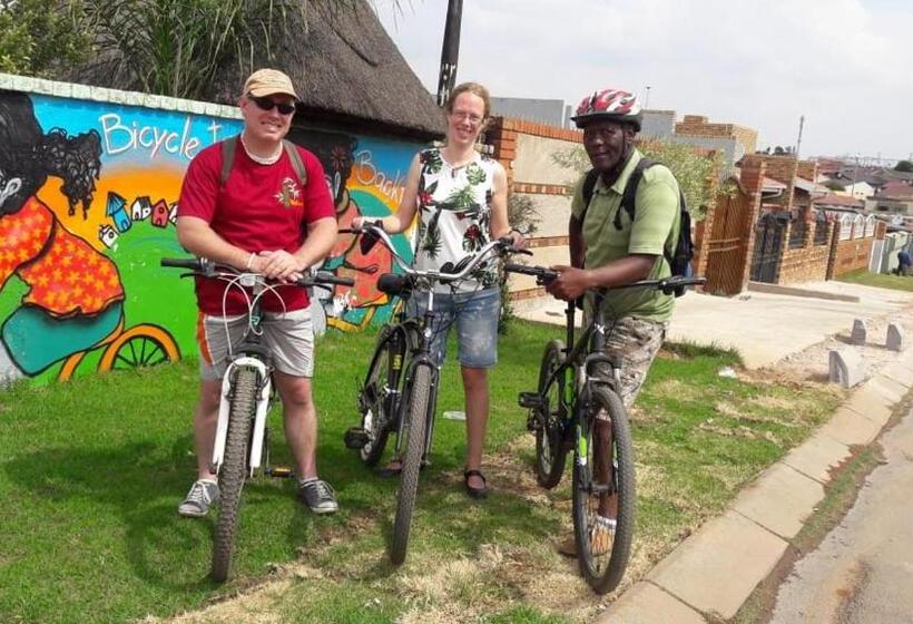חדר סטנדרט, Authentic Bicycle Tours And Backpackers