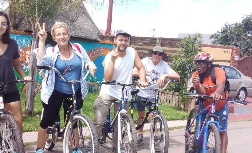 Номер Deluxe, Authentic Bicycle Tours And Backpackers