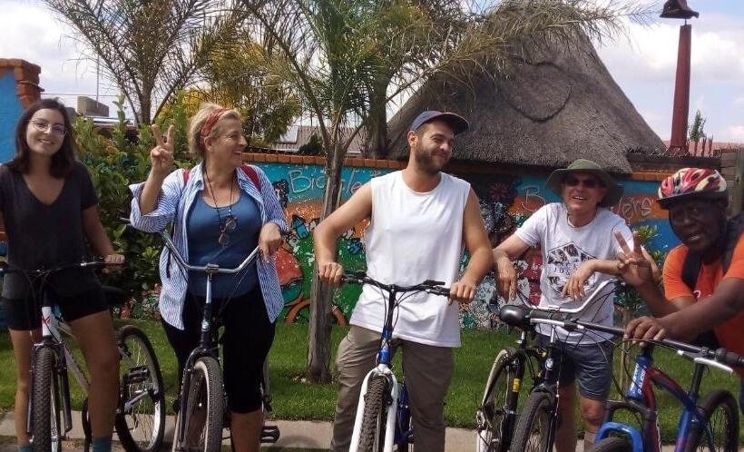 חדר דלוקס, Authentic Bicycle Tours And Backpackers