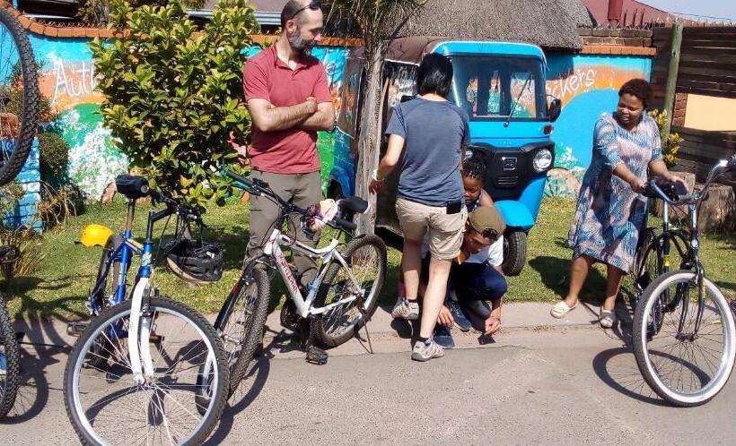 חדר דלוקס, Authentic Bicycle Tours And Backpackers