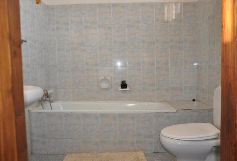 اتاق لوکس با بالکن, Villa Poa