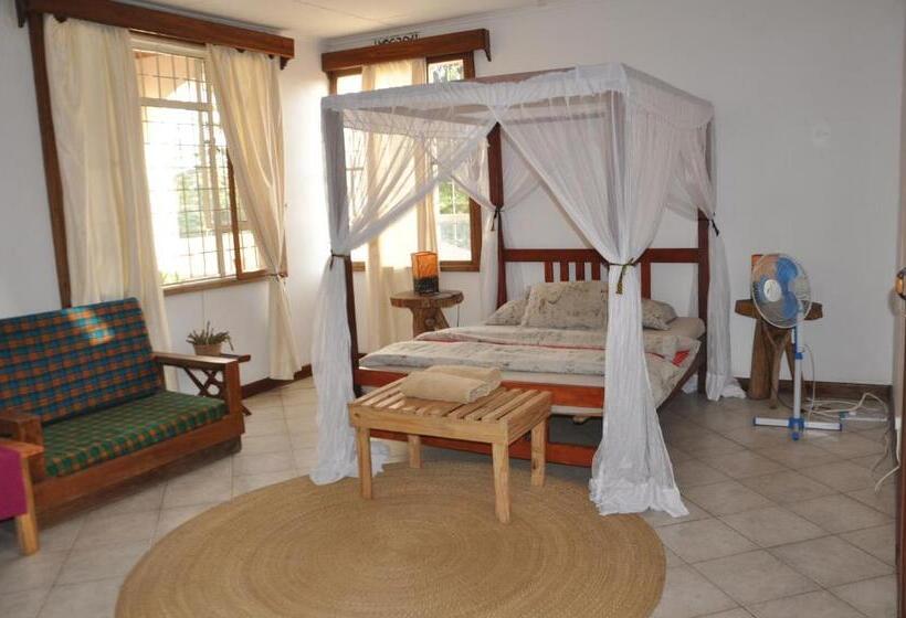 اتاق لوکس با بالکن, Villa Poa